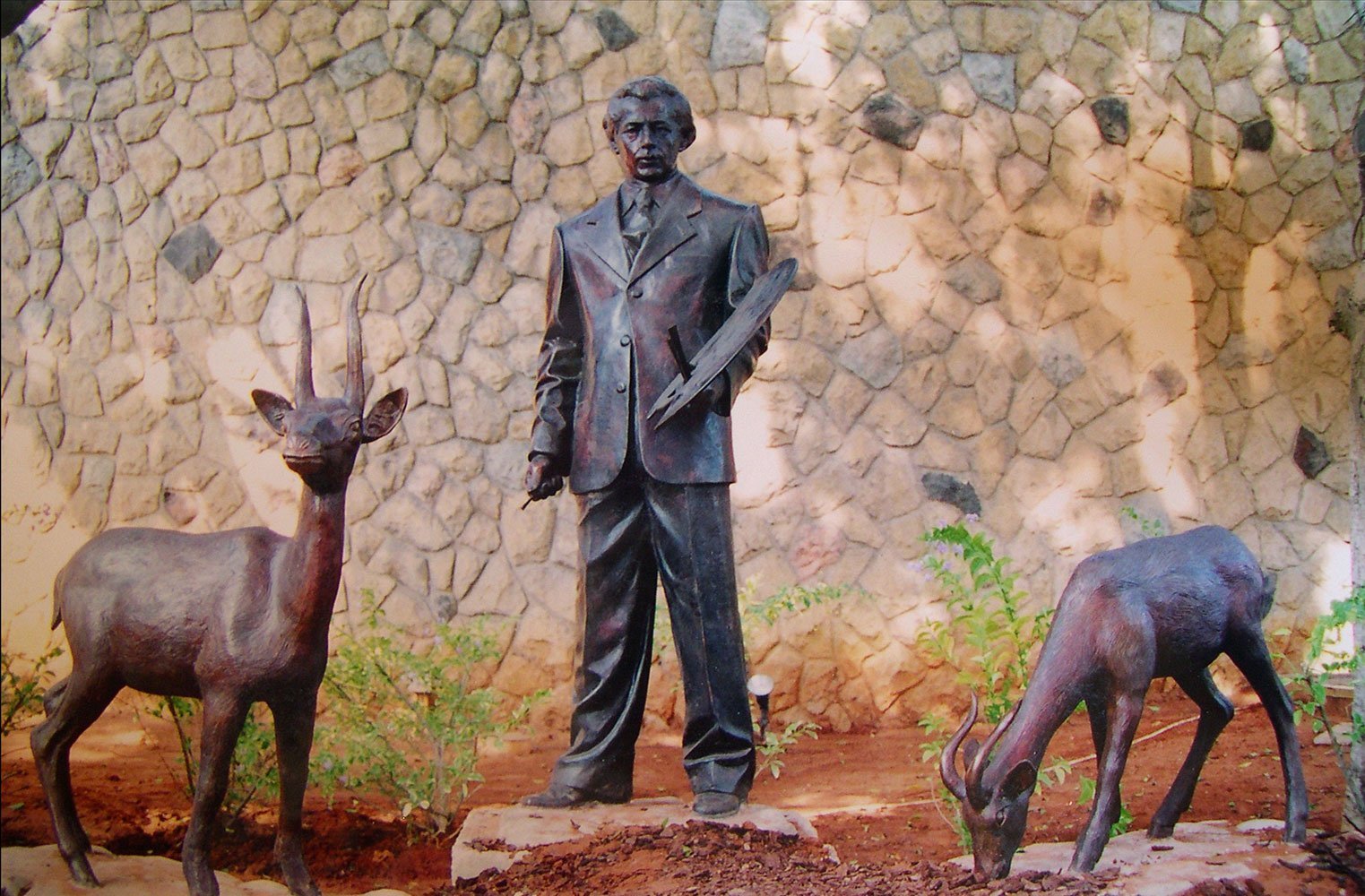 Painter Omar Onsi